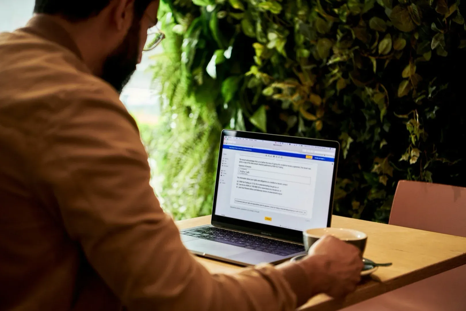 Cyfryzacja obiegu dokumentów w firmie z Claris FileMaker – szybko, bezpiecznie i na własnych zasadach docusign 8a yqlvr vm y unsplash e963aea566.webp